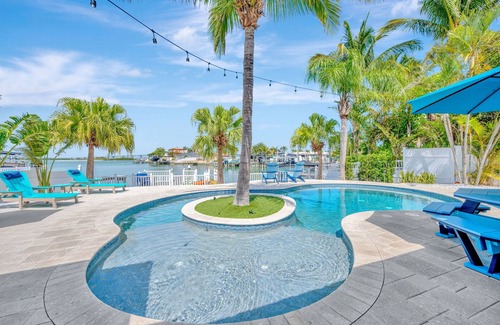 Indian Rocks Beach Villa | Ocean View | Heated Pool | 3 Bedroom | Golf Cart