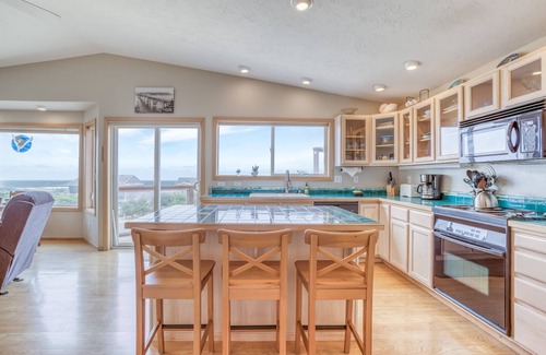 Sandpiper Village House | Ocean View Home One Block From the Beach in Waldport, Dog Allowed!