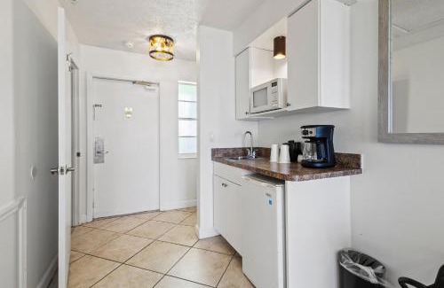 Fort Pierce Hotel | Ocean View Hotel Room with Balcony- King Bed #25