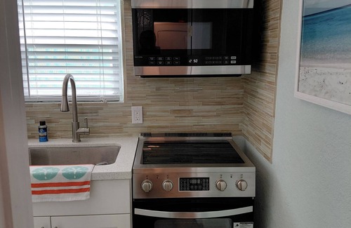 Windley Key House | OCEAN VIEW Islamorada 1/1 newly refreshed concrete house, & tiki in Islamorada