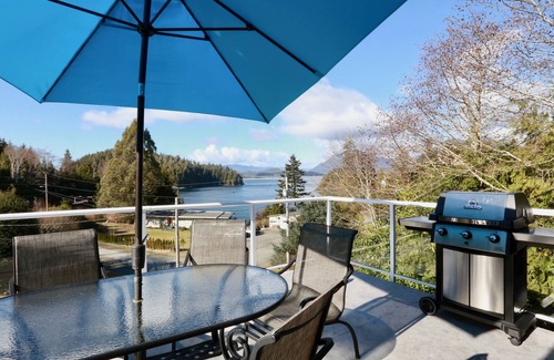 Tonquin Beach House | Ocean View! Located minutes away from Tonquin Beach & 5 minute walk to town.