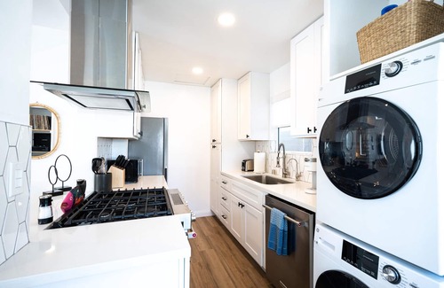 South Mission Beach Condo | Ocean View Patio, Fire Pit Table, Beach Toys, AC!