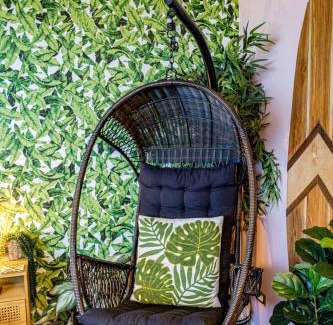 Waikiki Apartment | Ocean View Prime Location Surfer Studio With Parking