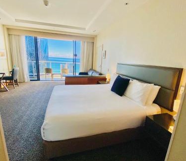 Surfers Paradise Hotel | Ocean View Studio Apartment Surfers Paradise - Free Parking