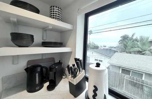 Cardiff-by-the-Sea House | Ocean-View Studio. New, Modern & Walkable to Cardiff Town & Beach