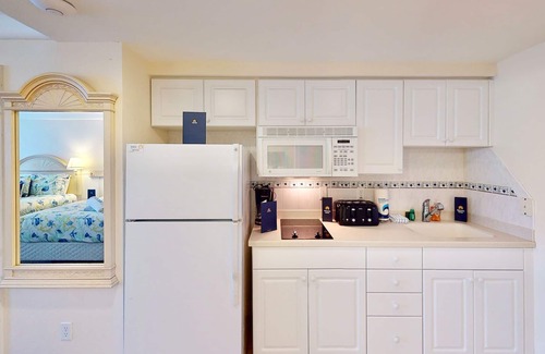 Ortona Park Apartment | Ocean-view studio - prime location on the beach