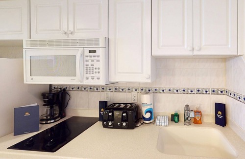 Ortona Park Apartment | Ocean-view studio - prime location on the beach