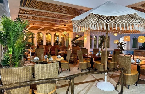 Manzanillo Apartment | Ocean View, Terrace and Swimming Pools