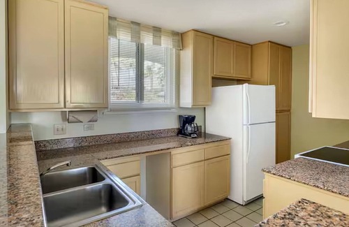 Poipu Hotel | Ocean View Unit by Mahaulepu Trail, Great Pool & Free Parking + Full Kitchen
