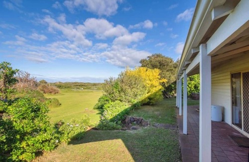 Prevelly House | Ocean View walk to the beach & Surfers Point | Margaret River Properties