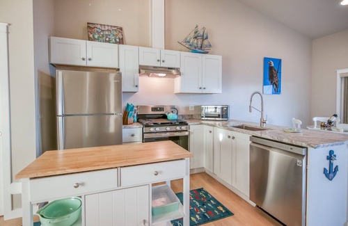 Depoe Bay Condo | Ocean View & Whale Watching! Dog Friendly in Depoe Bay!
