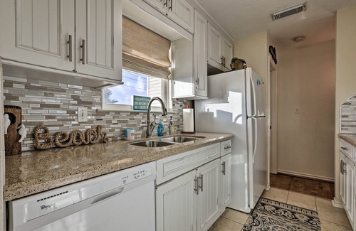 Isla Del Sol House | Ocean Views & 2 Decks: Beach House in Galveston