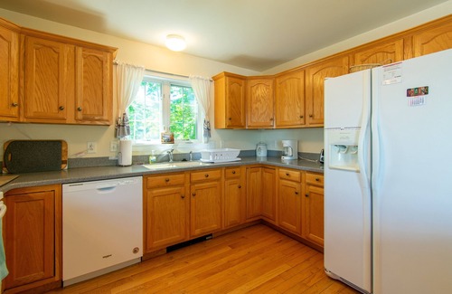 Hulls Cove House | Ocean Views from every room.Enjoy nearby beach and Acadia National Park Entrance