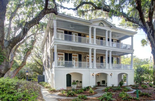 King City House | Ocean Views , Steps to Beach, Walk to Pier/Village