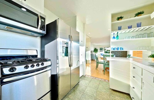 Cardiff-by-the-Sea House | Ocean Views! Walk to the Beach with King Suite