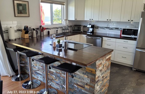 Campbell River House | Ocean Vista in Campbell River