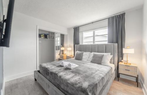 Survey Creek Apartment | Ocean Whisper - Sleeps 11 - Palm Wave Stays