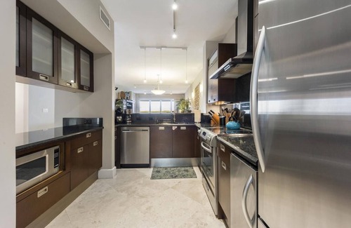 Rock Harbor Condo | Oceanfront 2BR/2.5BA Mariner's Club Villa 533 with Oasis Pool, Marina, Game Room & More