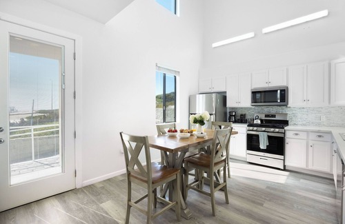 Oceano House | Oceanfront 2BR + Rooftop Deck, & Beach Access | Strand Way B