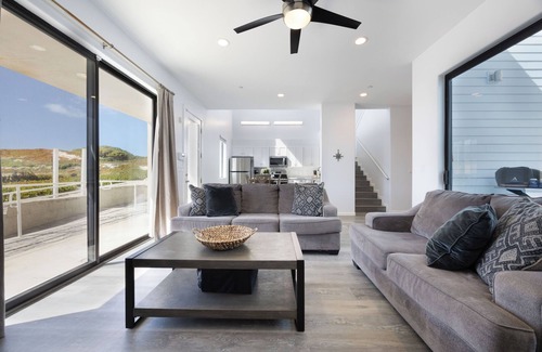 Oceano House | Oceanfront 2BR + Rooftop Deck, & Beach Access | Strand Way B