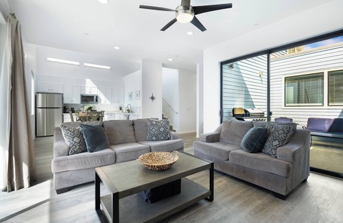 Oceano House | Oceanfront 2BR + Rooftop Deck, & Beach Access | Strand Way B