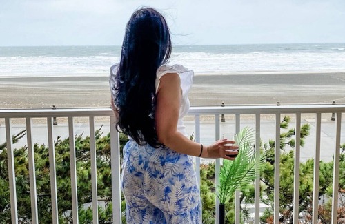 Northeast Virginia Beach Condo | Oceanfront 3-BR boardwalk condo w indoor pool!