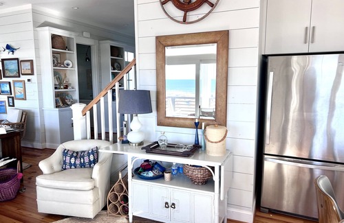 Atlantic Beach Cottage | Oceanfront 4 bedroom/3 bath house in heart of Atlantic Beach ~ AUGUST WEEKS !