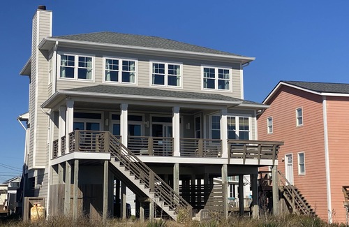 Atlantic Beach Cottage | Oceanfront 4 bedroom/3 bath house in heart of Atlantic Beach ~ AUGUST WEEKS !