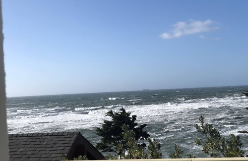 Moss Beach House | Oceanfront 5-bedroom vacation home just 25 minutes from San Francisco Bay