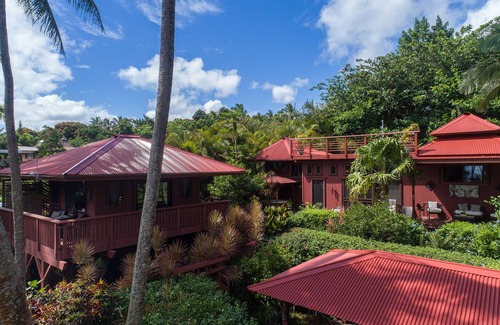 Kehena Beach Estates House | Oceanfront Bali House next to Kehena Black Sand Beach w/Hot tub