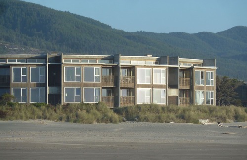 Rockaway Beach House | Oceanfront Beauty, Award Winner, Spectacular View with 7-mile Sandy Beach!