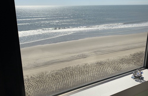 Indian Beach Condo | Oceanfront condo at Summer Winds Resort in Indian Beach, NC