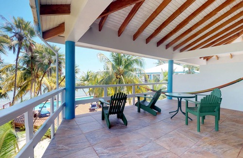 Surfside Condo | Oceanfront condo with shared pool, sea view, central AC & WiFi - walk to the beach