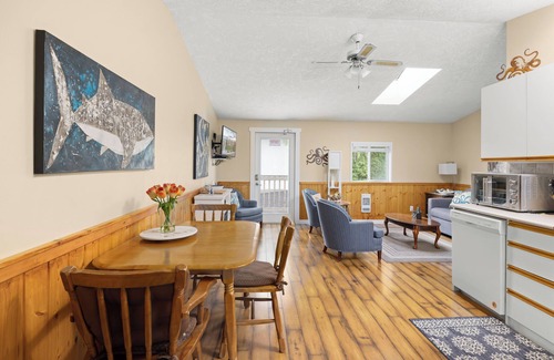 Sooke Hotel | Oceanfront Cottage: Private Dock, Beach Access, Hot Tub, BBQ & Free Kayaks