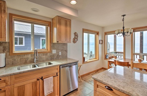 Craig Apartment | Oceanfront Craig Apt: Grill, Fishing On-Site!