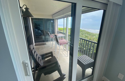 Melbourne Beach Condo | Oceanfront - Directly On the Ocean Luxury 3BR Condo Sleeps 6 to 8 - with a pool