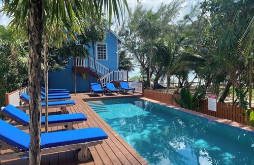 Caye Caulker Apartment | Oceanfront, dock/pool/AC-Lauras Lookout-3 bed/2 bath sleeps 7