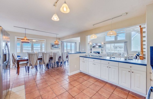 Waves House | Oceanfront Dog Friendly w/Private Pool, Hot Tub, Game Room, Cargo Lift, Tennis