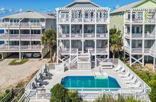 North Carolina Coast Condo | Oceanfront Escape with Shared Pool in Carolina Beach