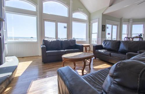 Whalehead Beach House | Oceanfront grandeur 4x4 Outerbanks - Fitzgerald