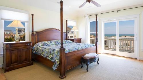 Whalehead Beach House | Oceanfront grandeur 4x4 Outerbanks - Fitzgerald