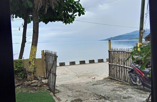 Puerto Galera House | Oceanfront Guest House