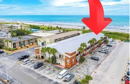 Cocoa Beach Condo | Oceanfront in Cocoa Beach - cute and cozy condo!