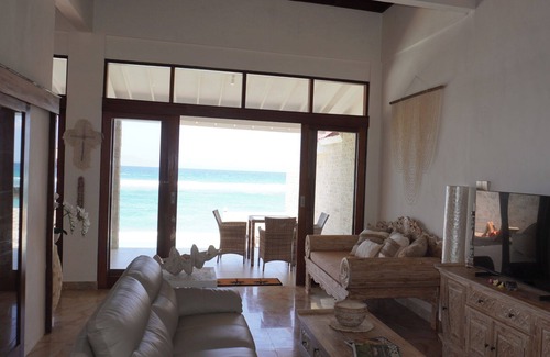 Candi Dasa Villa | Oceanfront | Infinity Pool | Spacious | Amethyst