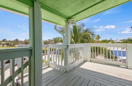 Fort Pierce Hotel | Oceanfront Inn Room #10- Standard Room - King Bed
