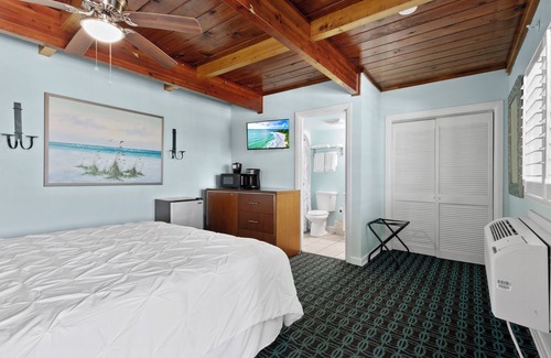 Fort Pierce Hotel | Oceanfront Inn, Town View, King Bed, #5