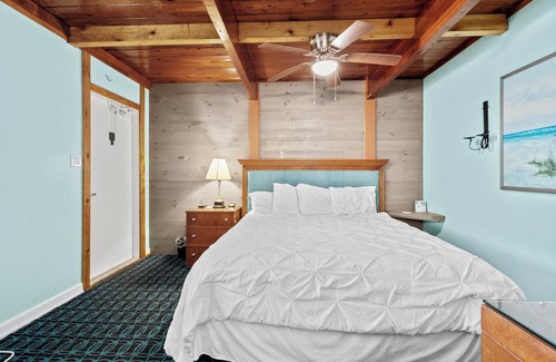 Fort Pierce Hotel | Oceanfront Inn, Town View, King Bed, #5