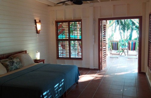 Bocas del Toro Bed & Breakfast | Oceanfront La Playa Casita at Bluff Beach Retreat in Bocas del Toro