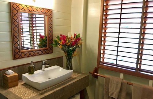Bocas del Toro Bed & Breakfast | Oceanfront La Playa Casita at Bluff Beach Retreat in Bocas del Toro