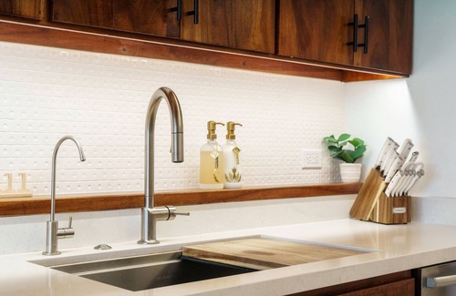 Historic Lahaina Front Street Condo | Oceanfront luxury 3bd condo on Baby Beach